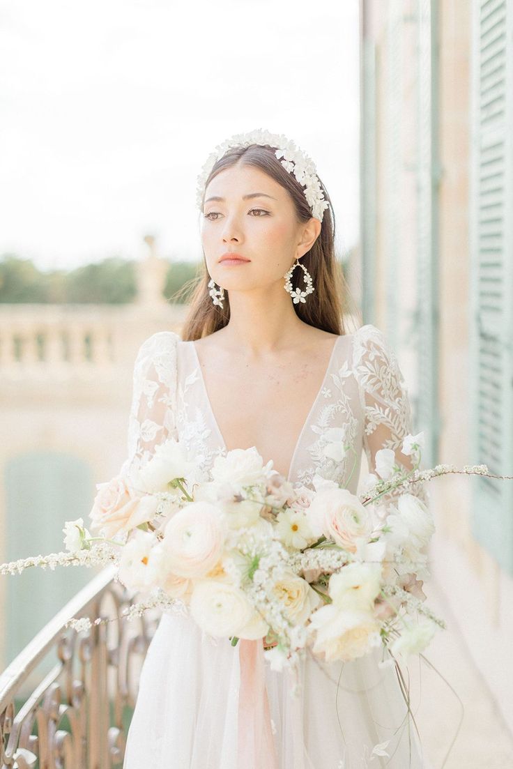 robe de mariée avec un bouquet de mariée
