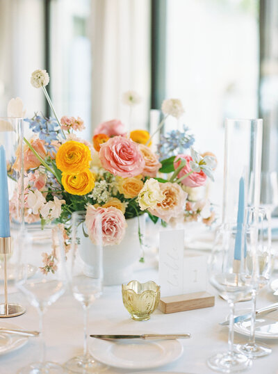 décoration table mariage coloré